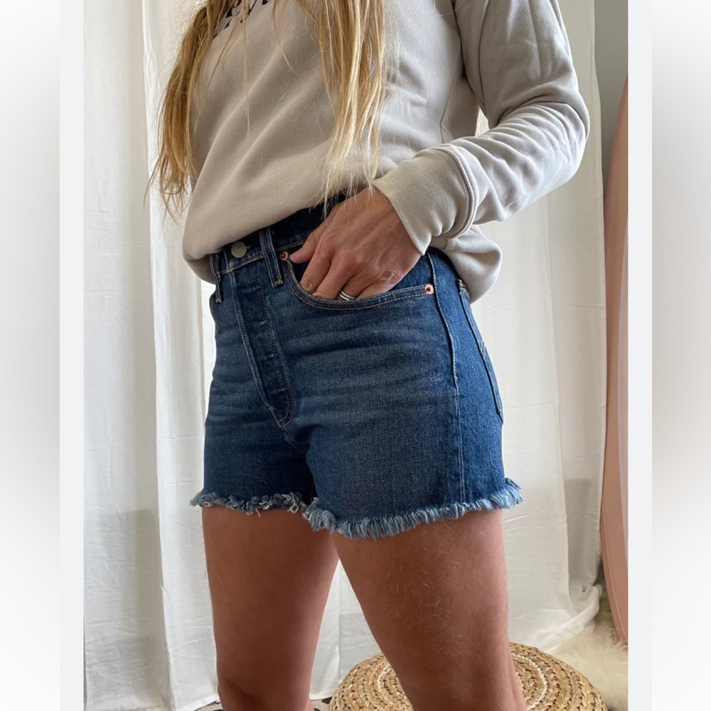 Women’s Levi’s 501 High Waisted Fringe Jean Shorts w/ Button Fly Western Sz 31